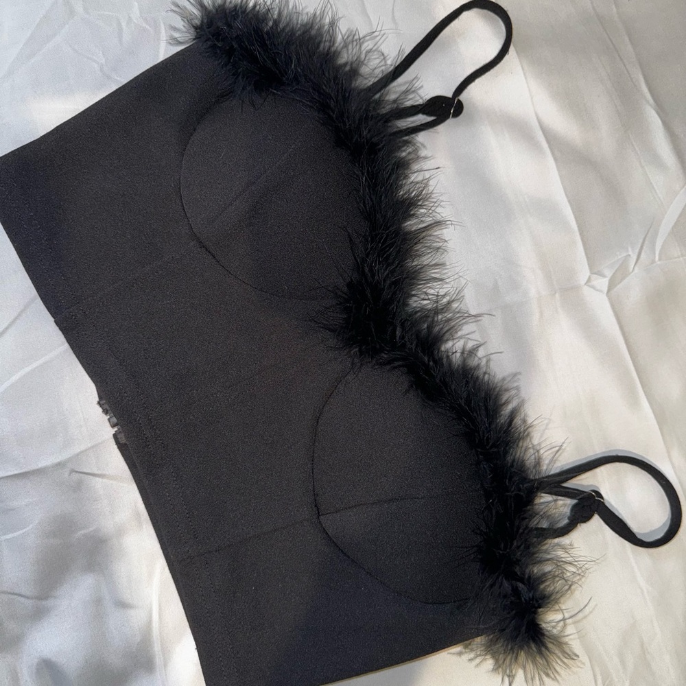 Feather trim top